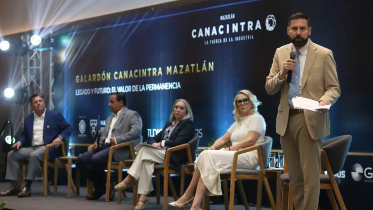 Empresas comparten su visión de permanencia en foro industrial de Mazatlán