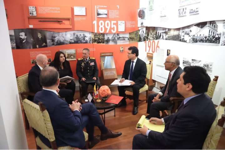 Ministros de Defensa de Perú y Ecuador coordinan acciones conjuntas