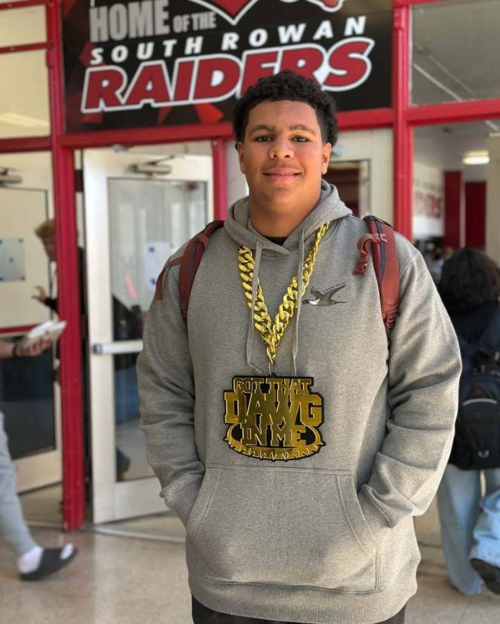 High school boys basketball: Robinson too strong for Raiders