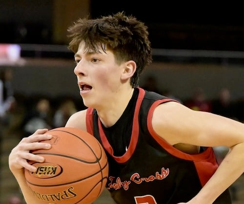 Holy Cross remains undefeated after senior makes 3-pointer in final seconds of 59