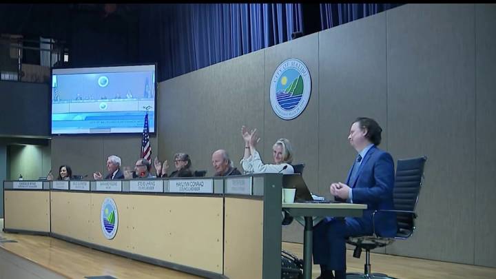 Malibu approves Santa Monica-Malibu school district split