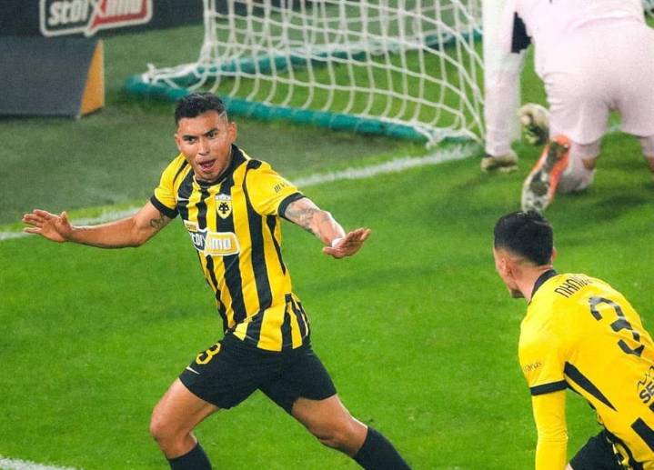 Gana el AEK de Orbelín y está cerca de octavos en Conference