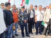 Militares en retiro marchan al Zócalo para exigir mejoras en pensiones, atención médica y derechos laborales