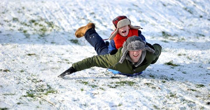 Snow forecast as new maps show blizzards sweeping nation on Christmas Day - 9 regions hit