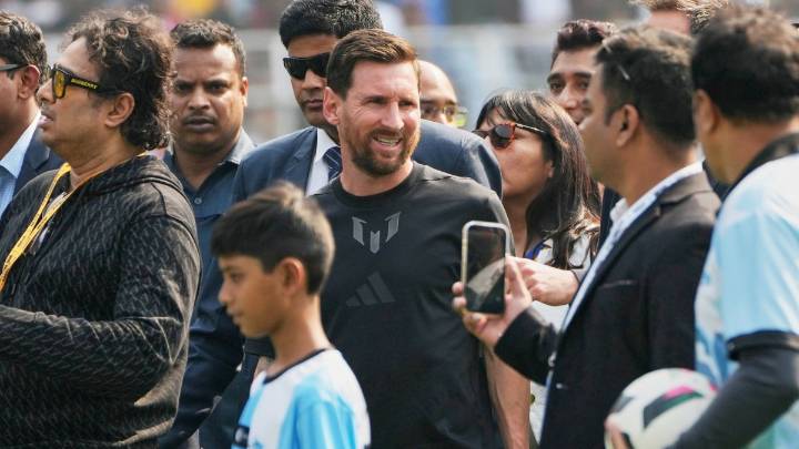 Messi’s India tour turns chaotic as fans storm field