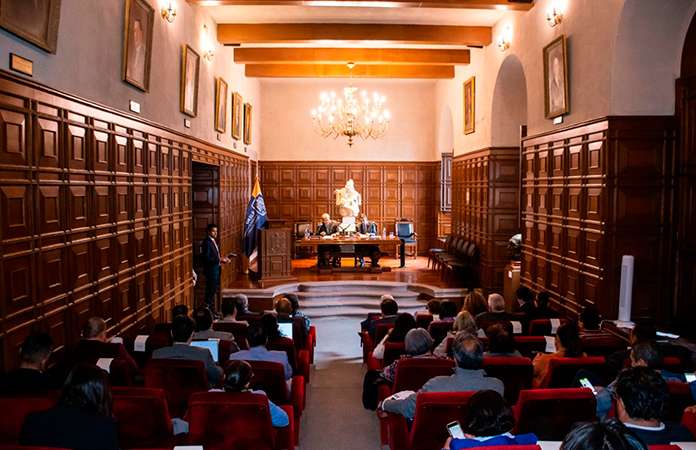 Repiten terna para director de Derecho