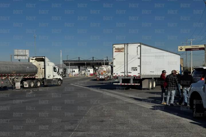 Se manifiestan productores en el puente Zaragoza; 'no vamos a cerrar nada'