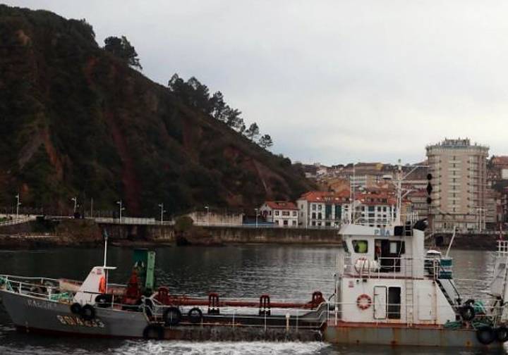 El Principado destina 484.000 euros al dragado del puerto de Candás