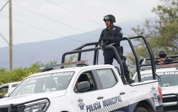 Emboscada deja a 2 policías municipales heridos en Apatzingán