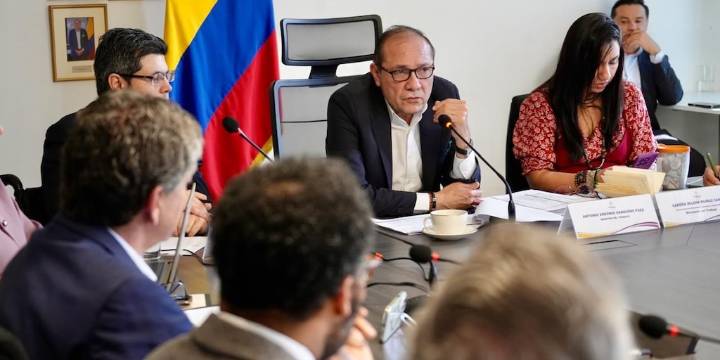 Salario mínimo 2026: este sería el valor del auxilio de transporte con el incremento del 11 % planteado por el Gobierno