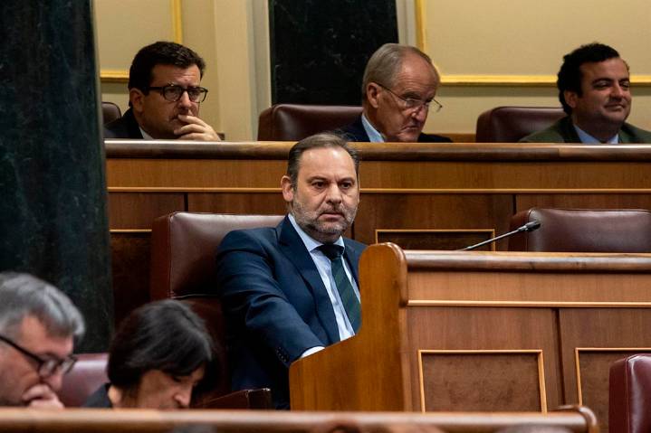 El Congreso acuerda suspender de derechos a Ábalos tras confirmarse su procesamiento y no podrá votar desde la cárcel