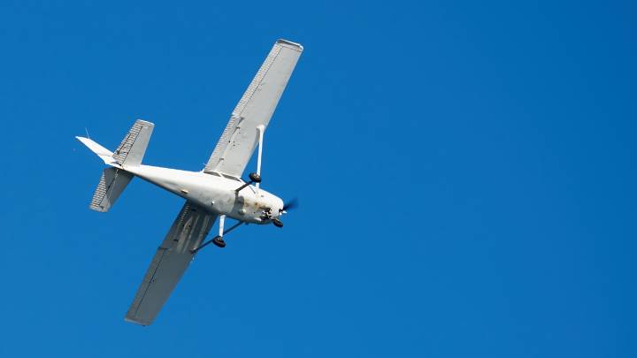 Mueren cuatro jóvenes de entre 18 y 25 años tras estrellarse una avioneta en la frontera con España