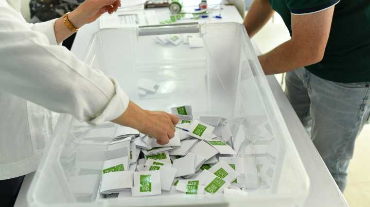 Elecciones 2025: Quiénes pueden votar en la segunda vuelta y cómo excusarse del voto obligatorio
