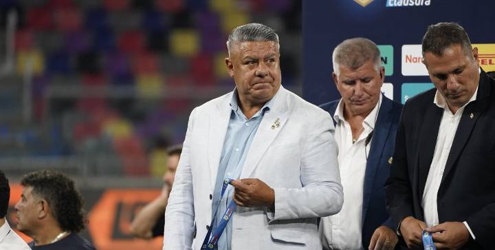 Chiqui Tapia vio en primera fila el título de Estudiantes: insultos de los hinchas, el frío saludo de Domínguez y un posteo sin nombrar a Verón