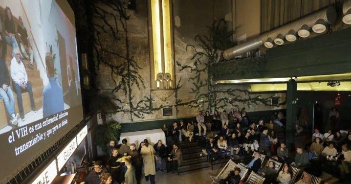 El experimento social 'the moVIHe' evidencia el estigma que persiste en torno al VIH