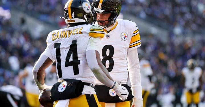 Steelers open as slim favorites over Dolphins in Week 15