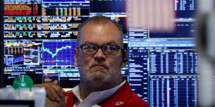 Mercados: las acciones de la Bolsa porteña operan a la baja, arrastradas por la caída de Wall Street