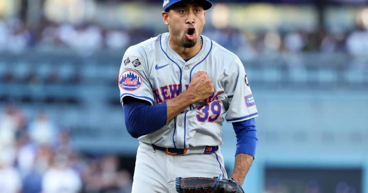 Commentary: Dodgers signing of Edwin Díaz shows they aren't going to worry about a potential salary cap