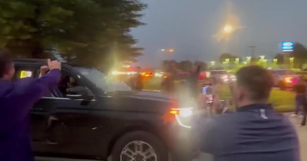 Lane Kiffin decides to leave Ole Miss to coach at LSU