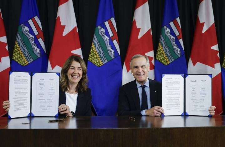 Half of Canadians support a new pipeline between Alberta and B.C.: poll