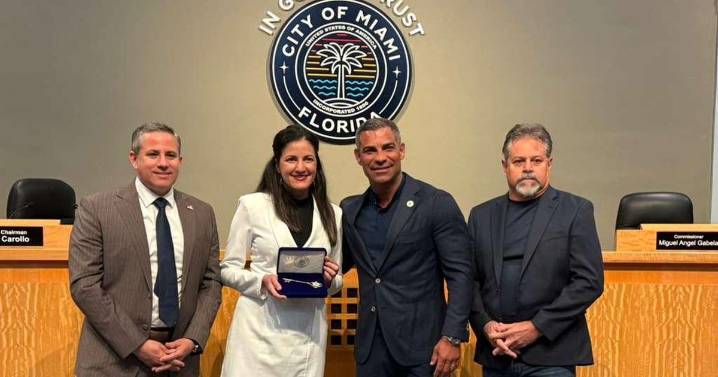 Miami entrega Llave de la Ciudad a Rosa María Payá por su defensa de la libertad en Cuba