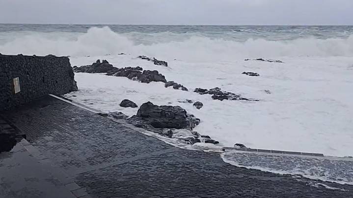 La Laguna refuerza la vigilancia en las zonas del litoral ante lo que puede venir en las próximas horas