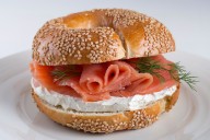Miss Manners: How can I eat a bagel at this luncheon without making a mess?