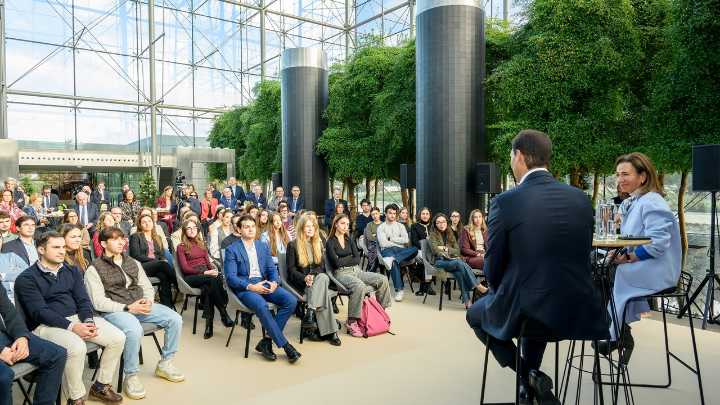 Ana Botín y Rafa Nadal animan a los jóvenes a seguir aprendiendo para afrontar los desafíos del futuro