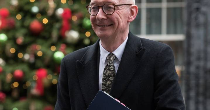 A million people on benefits to be offered construction and hospitality jobs: eight things you need to know