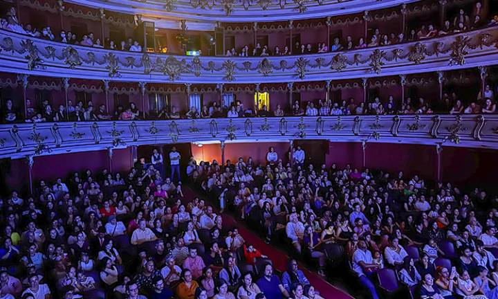 Teatro Vivo del Teatro Municipal: ópera, circo y salsa