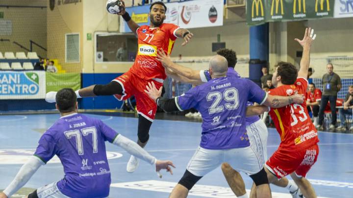 Bada, obligado a dar su versión local