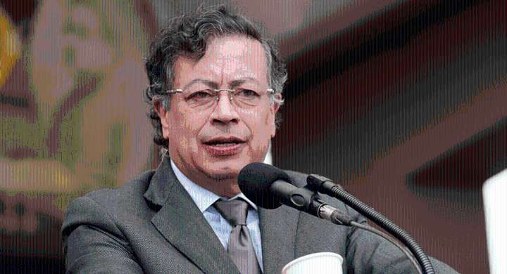 Petro exige al CTI identificar cuerpos hallados en La Guajira y cuestiona demora de la Fiscalía El mandatario pidió acelerar la identificación de los restos encontrados en Puerto López y calificó como