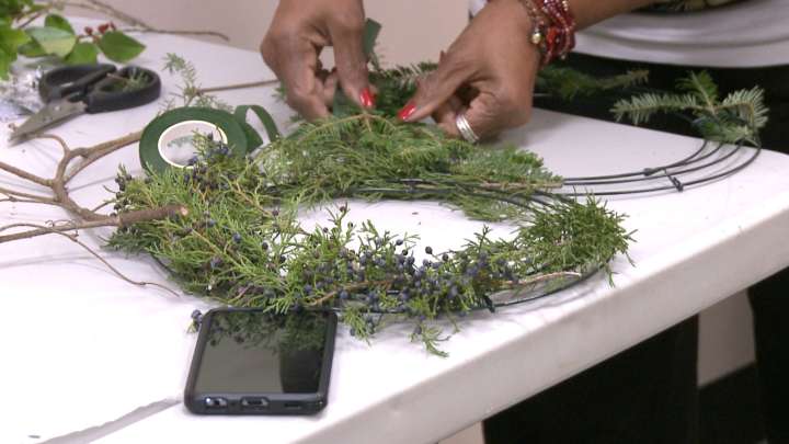 Selma-Dallas Public Library hosts wreath making event