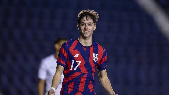 Brian Gutiérrez llega a Guadalajara para firmar con Chivas