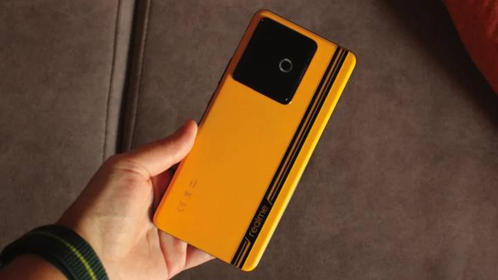7.000 mAh, 120 W y pantalla 1,5K: este realme baja a un precio difícil de igualar