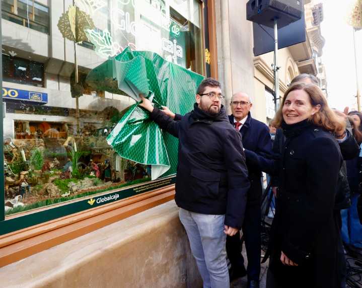 Globalcaja inaugura su tradicional Belén, montado por Asprona