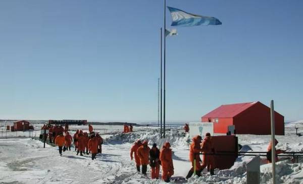 Dos docentes quedaron varados en la Antártida hace 20 días