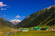 Sonmarg Sees Gradual Rise in Tourists, Stakeholders Hope for Winter Boost