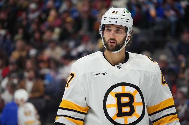 Mark Kastelic, Luke Schenn open Bruins-Jets game with a fight