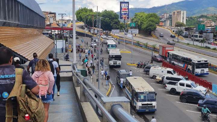 75% de las unidades de transporte en Caracas están paralizadas por falta de combustible y repuestos