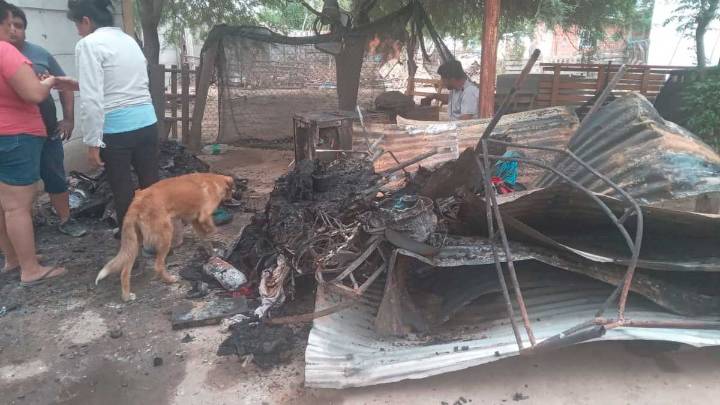 Video| Feroz incendio destruyó una vivienda en el barrio General Paz: dos familias quedaron con lo puesto