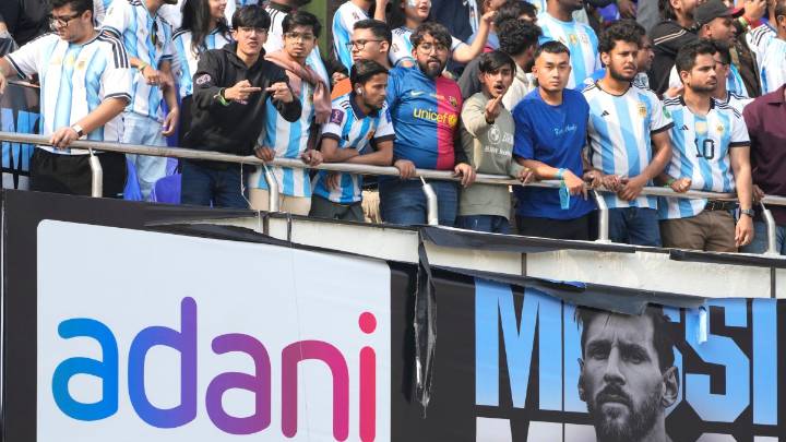 Aficionados causan caos y destrozos tras pagar más de $130 dólares y no poder ver a Messi en India