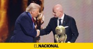 La FIFA agasaja a Trump con la entrega de un equivalente del Premio Nobel de la Paz