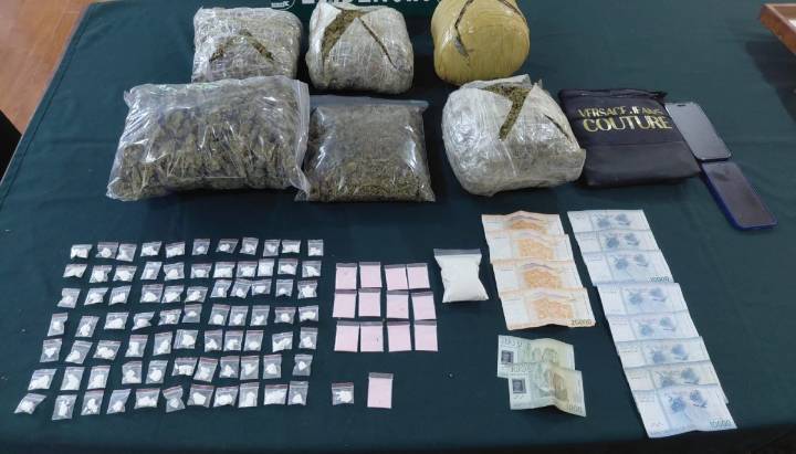 Dos hombres fueron detenidos en Maipú con ketamina, cocaína y 5 kilos de marihuana