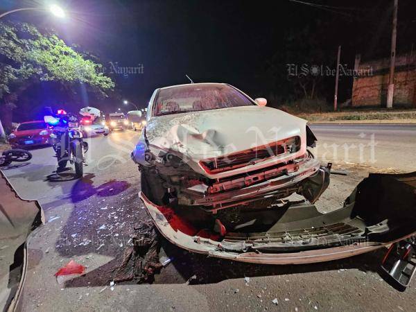 Triple accidente deja a una mujer lesionada en Tepic
