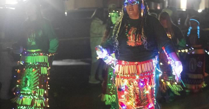 Parade of Lights thrills thousands Saturday evening