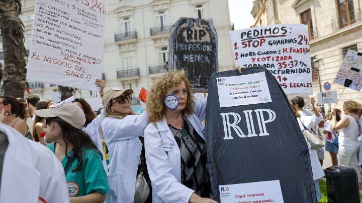 La huelga de médicos en la Comunitat Valenciana: un 90% de seguimiento según sindicatos y un 15% según la Conselleria de Sanidad
