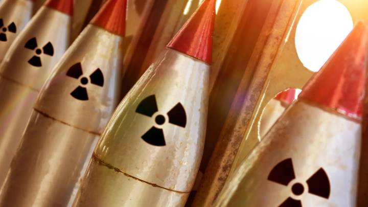 Estos son los seis países que pueden ser los próximos en tener armas nucleares ante los temores de una Tercera Guerra Mundial