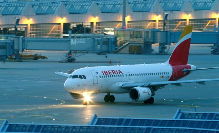 IAG's Iberia extends flight Venezuela suspension through December