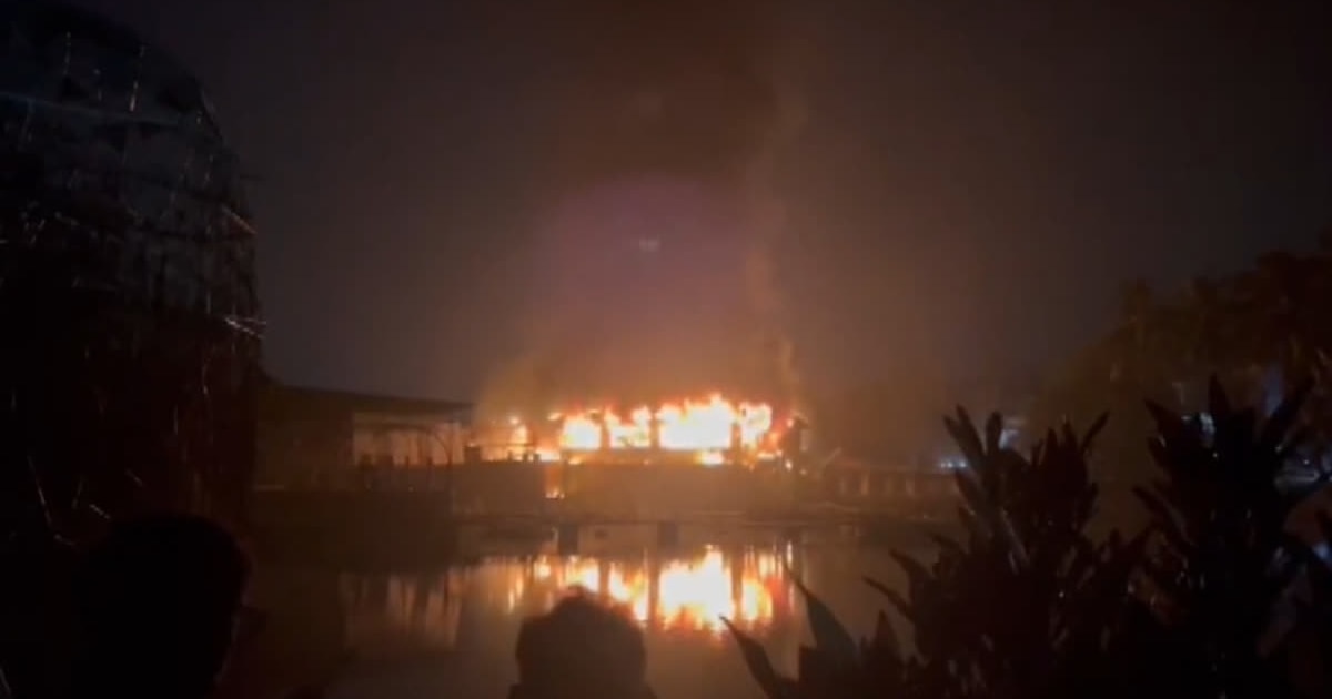 Mueren 25 personas durante incendio en discoteca de la India